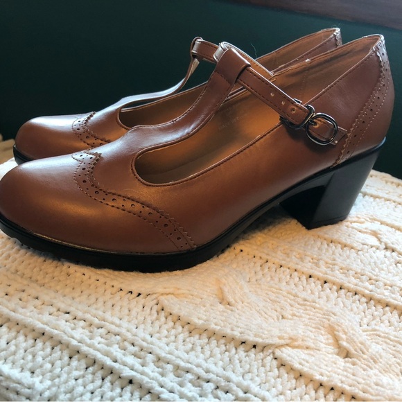NIB Brown Leather Mary Jane Heels 9 - Picture 6 of 12